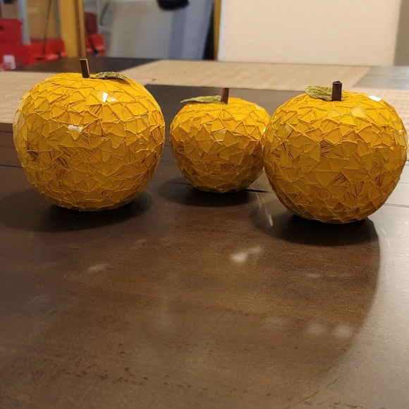 Decor - Picture 2 of 8